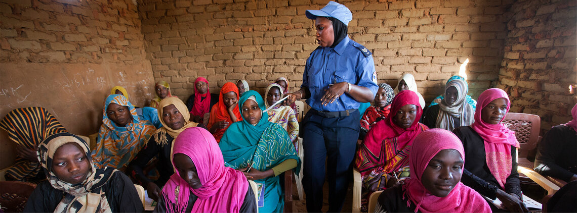 UNAMID (African Union - United Nations Mission in Darfur) Police Facilitates English Classes for Displaced Women in El Fasher, Sudan. UN Photo/Albert González Farran