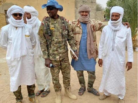 Captain Abdelrazakh Hamit Bahar (left, in a blue hat) and Lieutenant-Colonel Chahata Ali Mahamat (right, in a beige turban) serving with MINUSMA. The photograph was taken in 2021, shortly before the attack. Photo courtesy of Lieutenant-Colonel Mahamat Le capitaine Abdelrazakh Hamit Bahar (à gauche, coiffé d'un chapeau bleu) et le lieutenant-colonel Chahata Ali Mahamat (à droite, coiffé d'un turban beige) au service de la MINUSMA. La photographie a été prise en 2021, peu avant l'attaque. Photo gracieusement partagée par le lieutenant-colonel Chahata Ali Mahamat