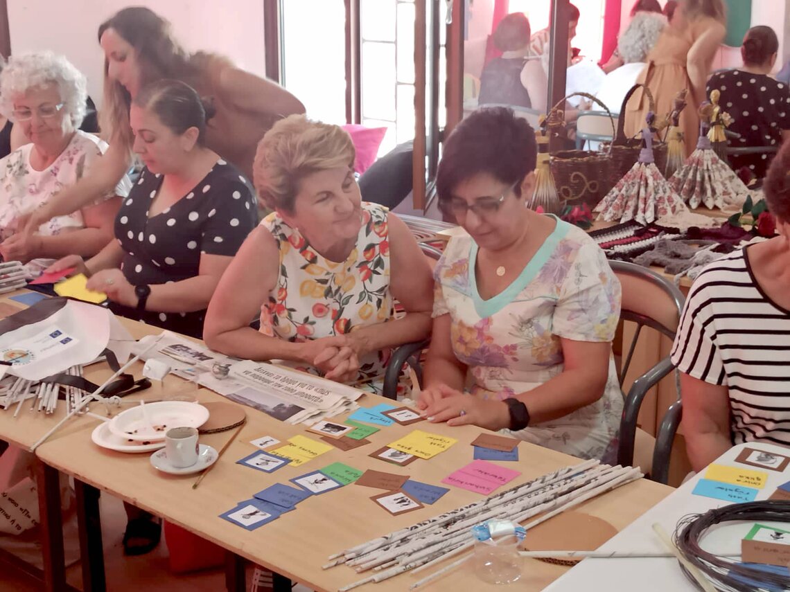 Greek Cypriots and Turkish Cypriots women from the Famagusta region come together for a handicraft workshop organized by UNFICYP where they exchange on their culture and language. Photo credit: UN Photo/UNFICYP