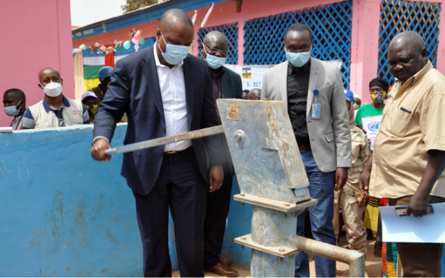 MINUSCA representatives and local authorities in Bria inaugurate a human-powered water well that provides clean water to the community, helping create a safer environment for all in the conflict-affected area. (Photos courtesy of MINUSCA CVR Section) 