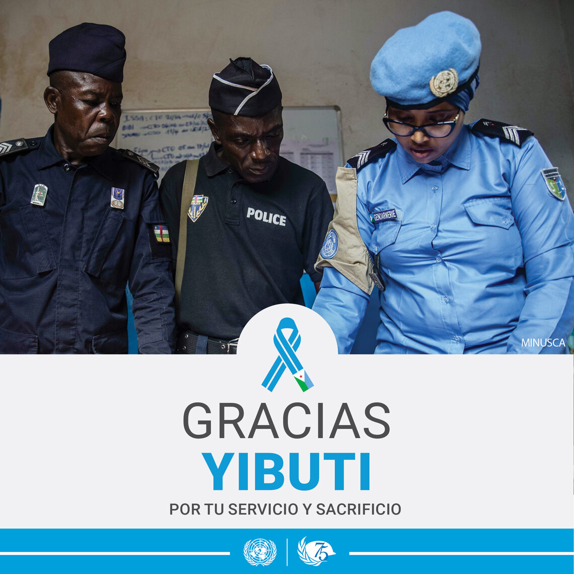 Tarjeta "Gracias, Yibuti, por tu servicio y sacrificio" con tres cascos azules.