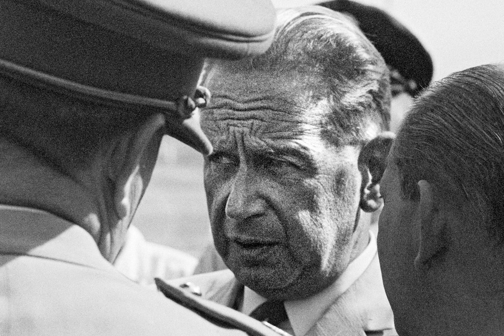 UN Secretary-General Dag Hammarskjöld confers in Elisabethville (now Lubumbashi) after talks with Katanga and Belgian representatives about withdrawing Belgian troops and deploying UN peacekeepers.