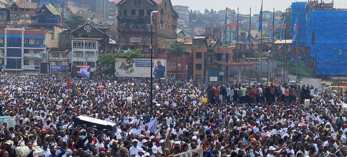 À Bukavu, dans l'est de la RDC, la population manifeste contre l'ingérence étrangère dans l'exploitation minière et l'extraction des ressources minérales.