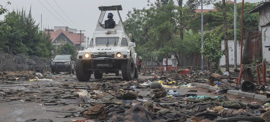 Des soldats de la paix de l'ONU patrouillent à Goma, dans l'est de la RDC, après que la ville a été envahie par les forces rebelles.