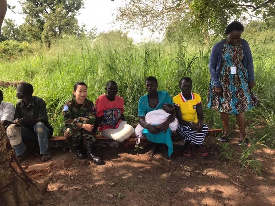 LtCOL Chea Maysaros with community members in Eastern Equatoria state in South Sudan. Photo by UNMISS