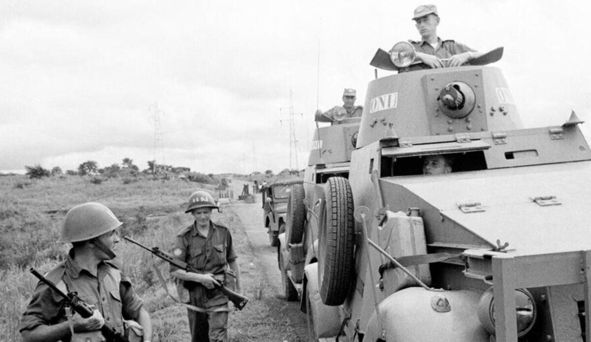 Units of the UN Force in the Congo (ONUC) secured positions outside the perimeter of Elisabethville in 1963. 