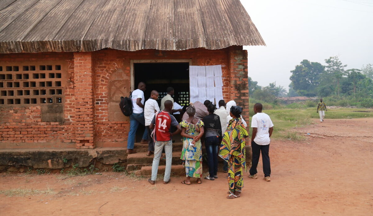 Voters waiting in line for the Presidential Elections in 2015. (Photo: MINUSCA)