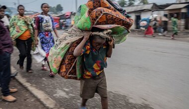 © WFP/Moses Sawasawa Les gens continuent de fuir les troubles dans la ville de Goma, dans l'est de la RDC.